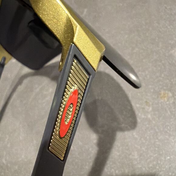 Oakley Shield Sunglasses Gold Plastic Frame Black Tinted Lens w/ Soft Pouch main image 7